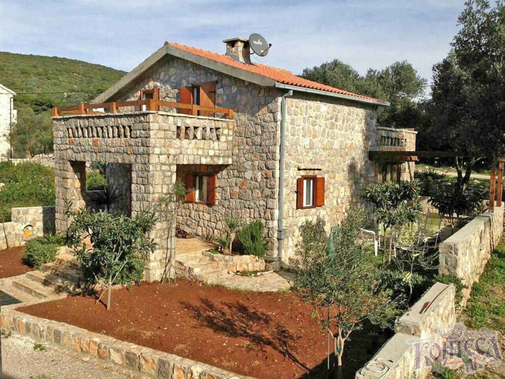 Beautiful stone house 100 m from the sea- Luštica