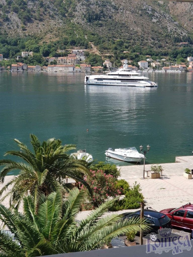 Отличная трехкомнатная квартира на первой линии от моря с прекрасным видом на море,Доброта- Котор!
