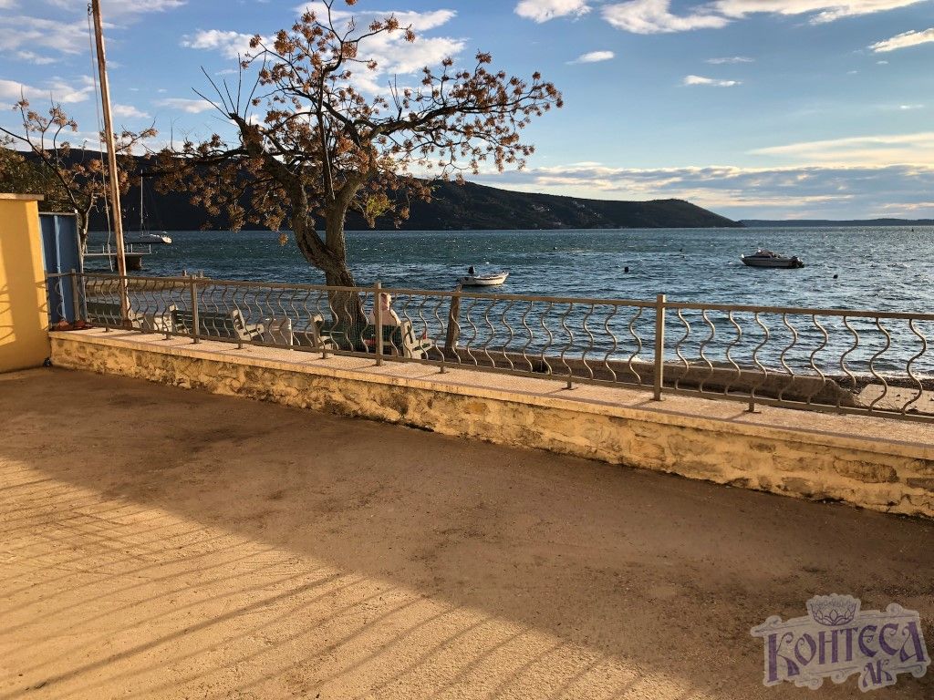 Продается квартира на первой линии в Мелине, Герцег Нови