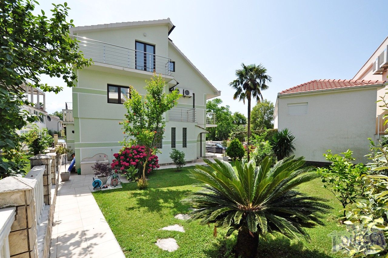 Family house in the most beautiful part of Tivat