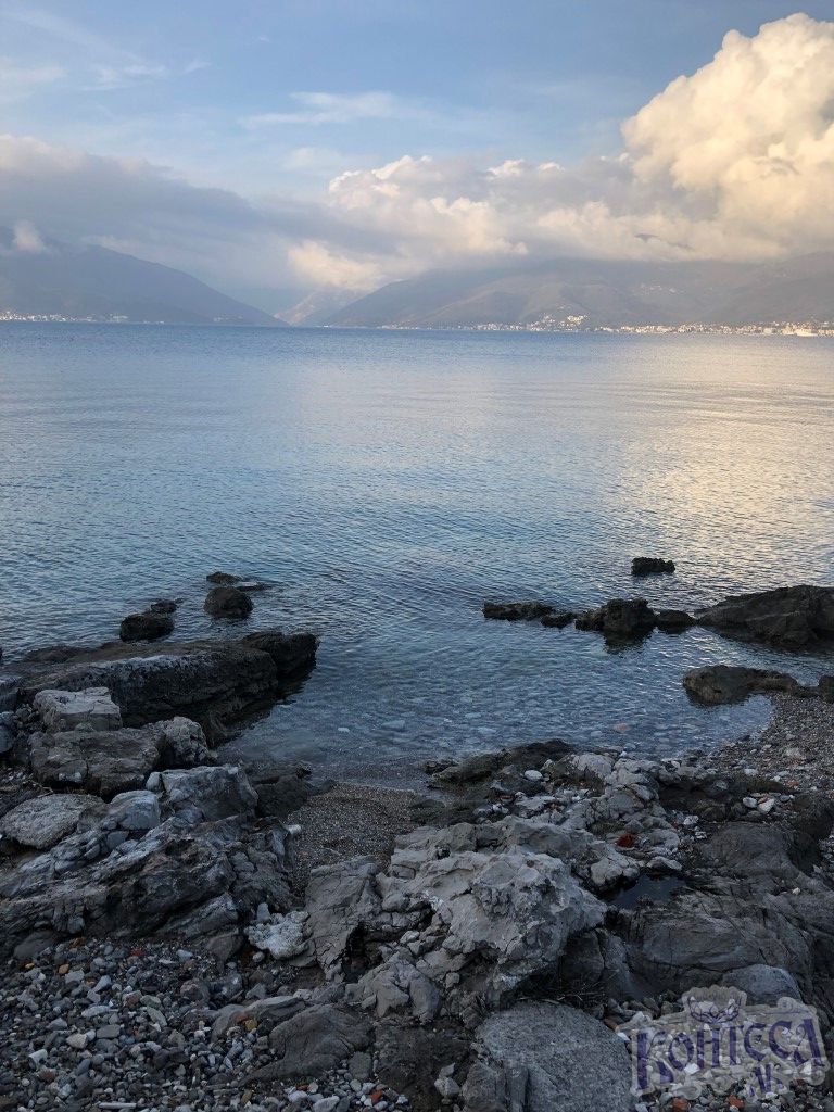 Уникальное предложение урбанизированной земли 3482m2, Крашичи-Тиват!