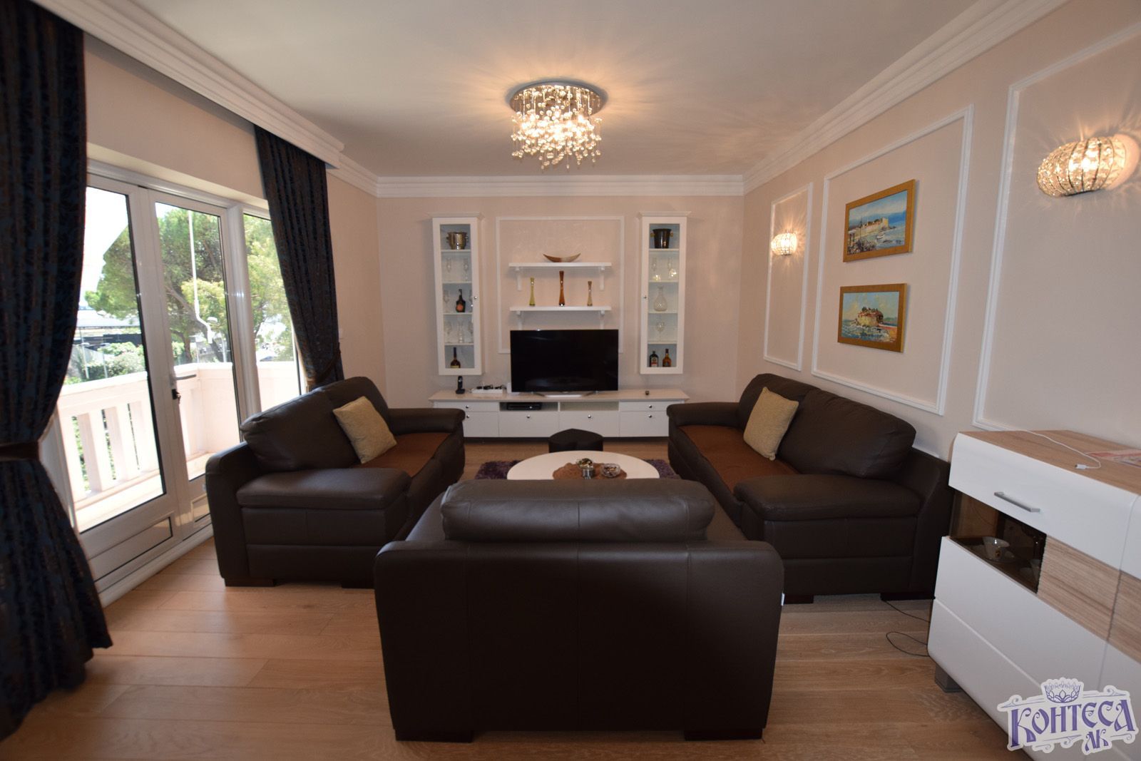 Отличная двухкомнатная квартира в центре Тивата -50м от Порто Монтенегра!