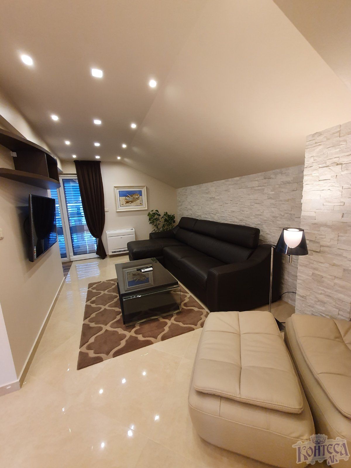 Трехкомнатная квартира недалеко от центра города