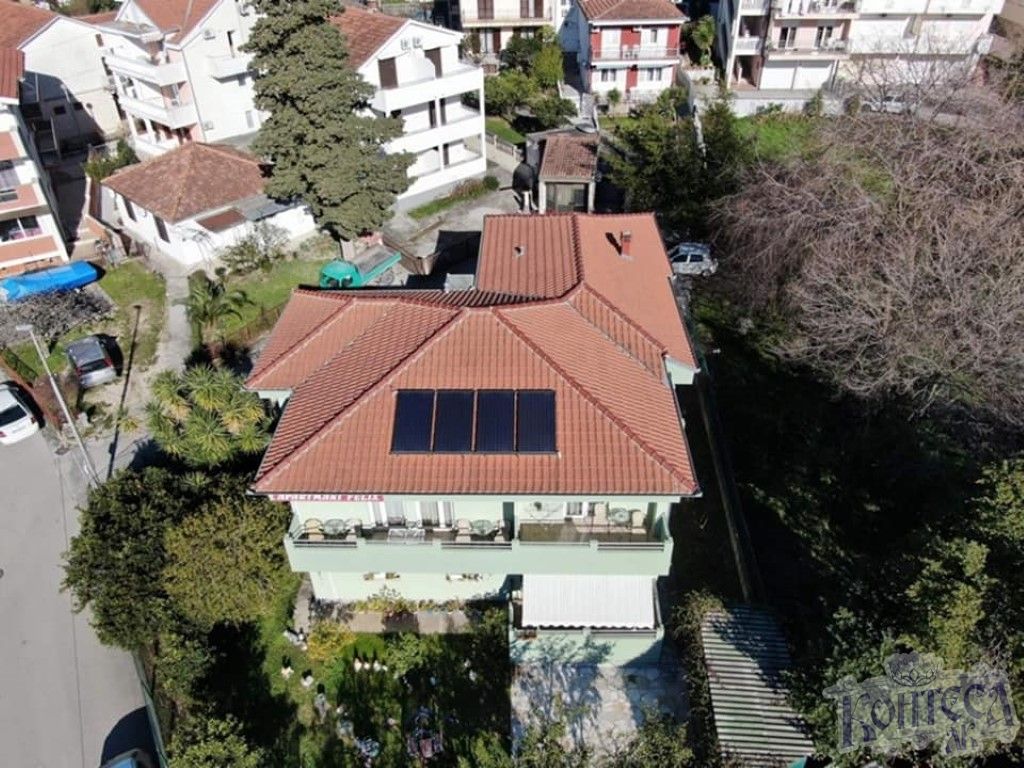 Недвижимость в Черногории, Герцег Нови, Игало, дом площадью 262м2