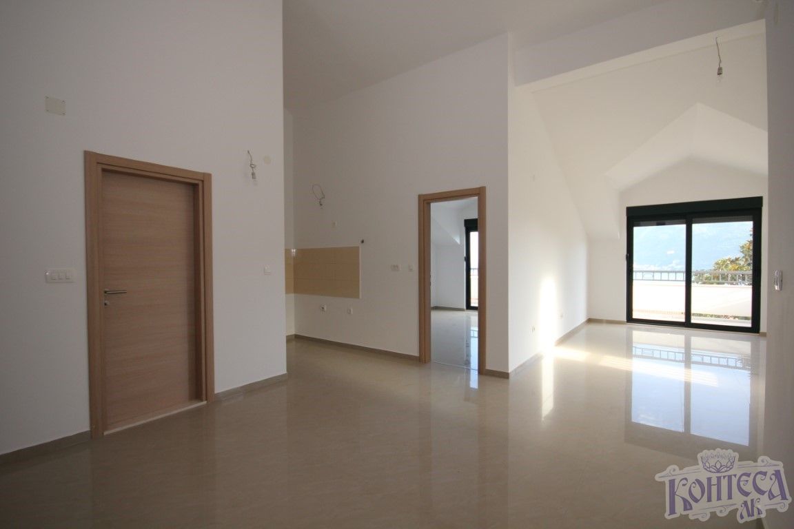 Three bedroom apartment with beautiful sea view in Herceg Novi