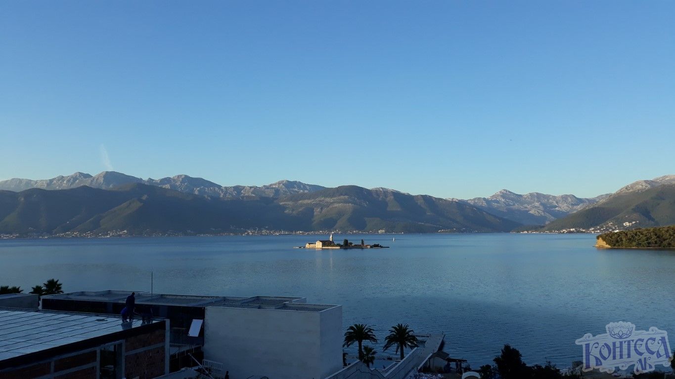 Urbanized plot with beautiful sea view in Tivat