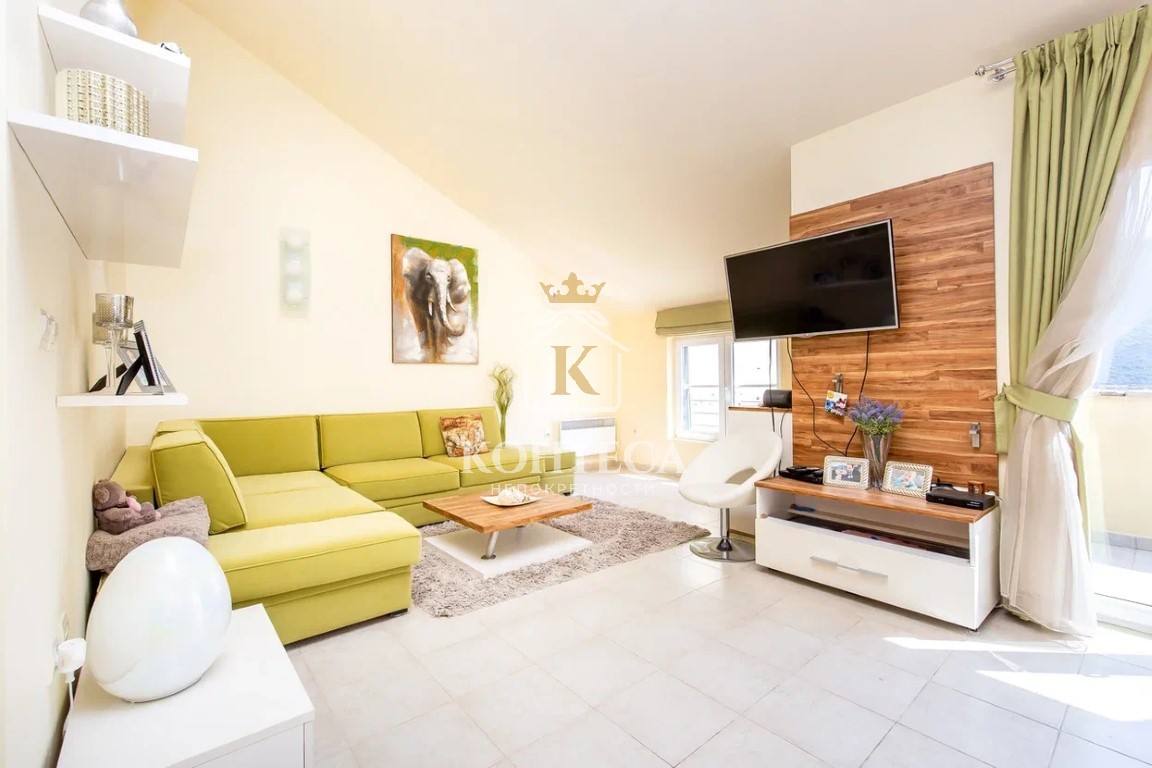 Prostran jednosoban stan sa pogledom na more, Đenovići- Herceg Novi