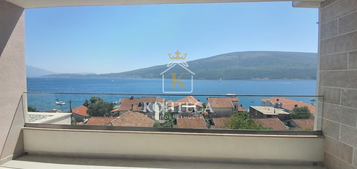 Dvosoban stan sa pogledom na more u kompleksu 80 metara od mora, Baošići-Herceg Novi