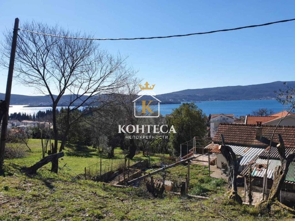 Урбанизированный участок в Тивате