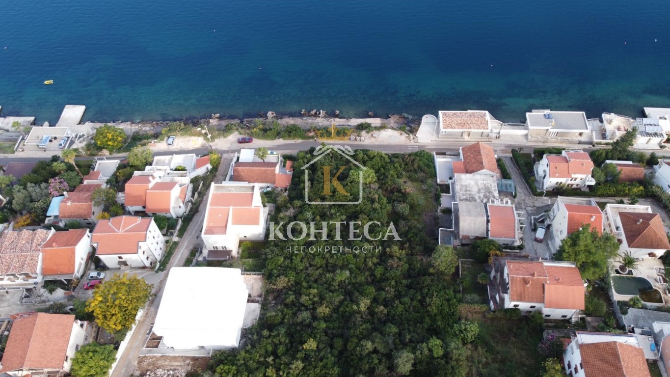 Большой участок на первой линии моря, Крашичи