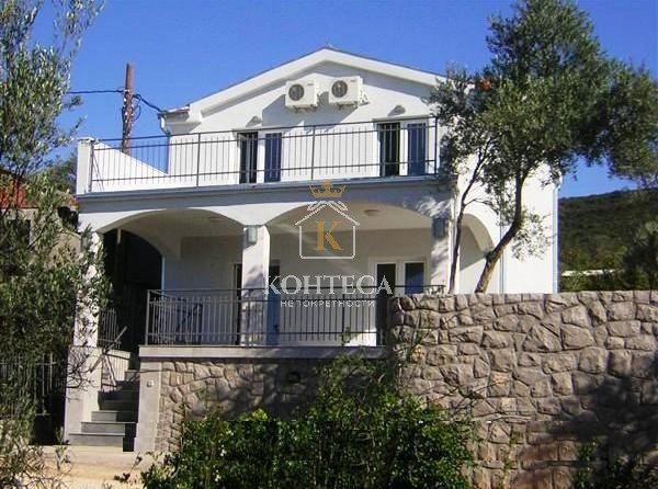 Вилла с бассейном с участком, Мркови Тиват и Луштица, Черногория