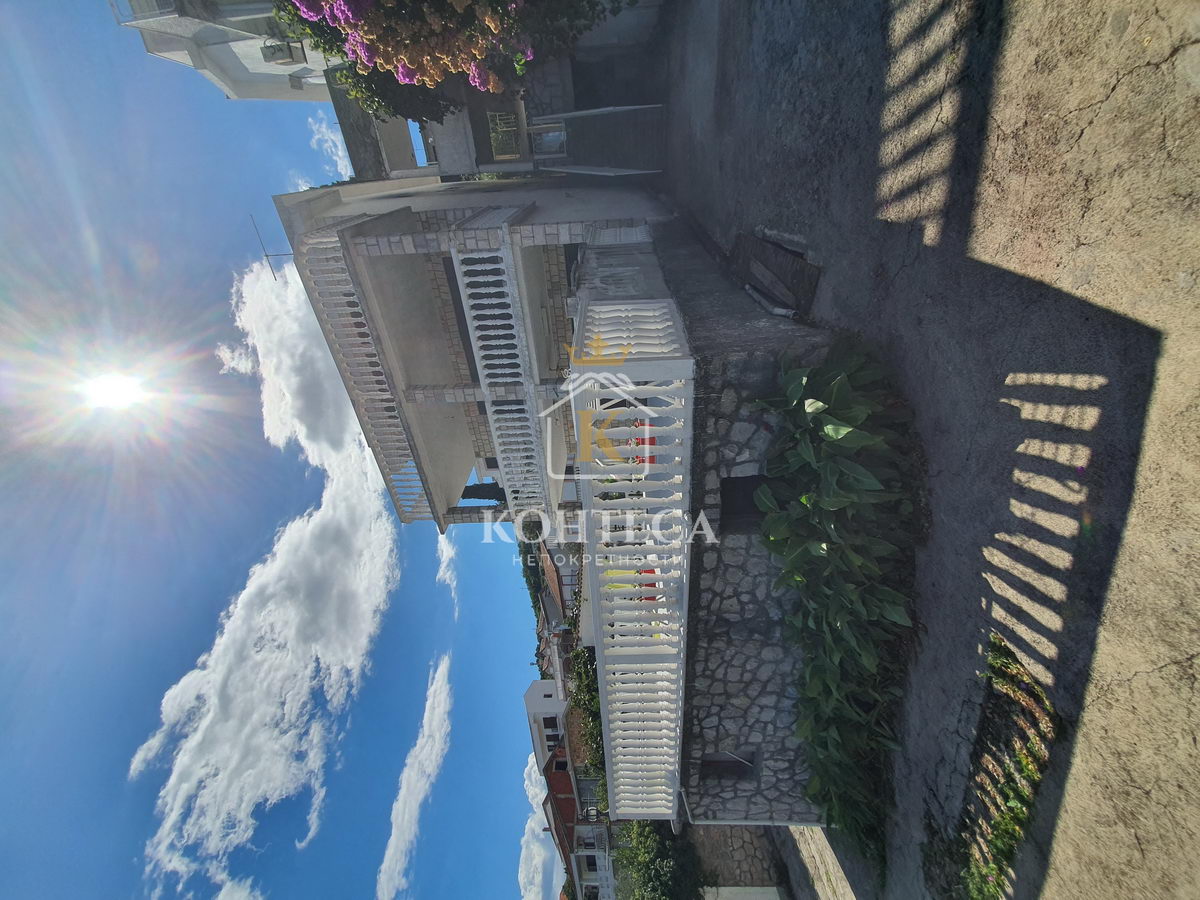 House with 4 apartments in Krasici-Tivat