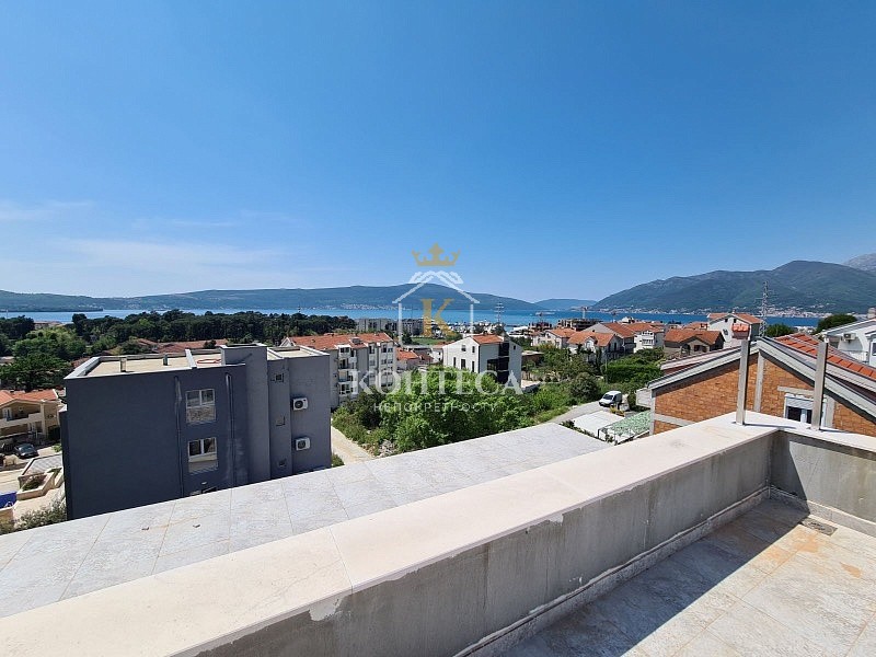 Two bedroom penthouse with sea view in Tivat