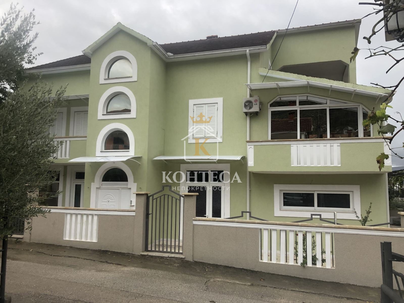 Family house in quiet location in Tivat