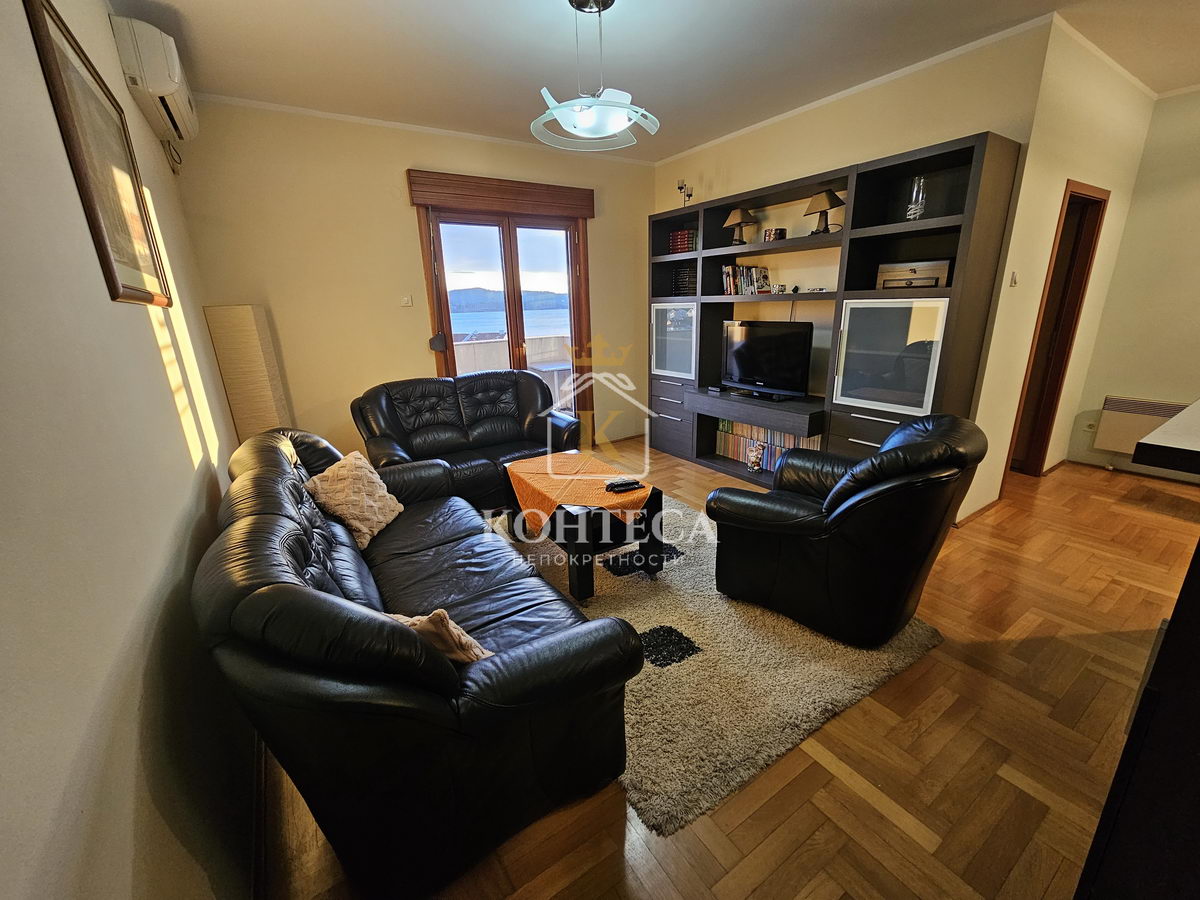 TWO-ROOM APARTMENT WITH A GARAGE PLACE IN THE CENTER OF TIVAT 