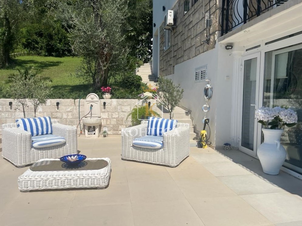 Two bedroom apartment with beautiful sea view in Donja Lastva - Tivat