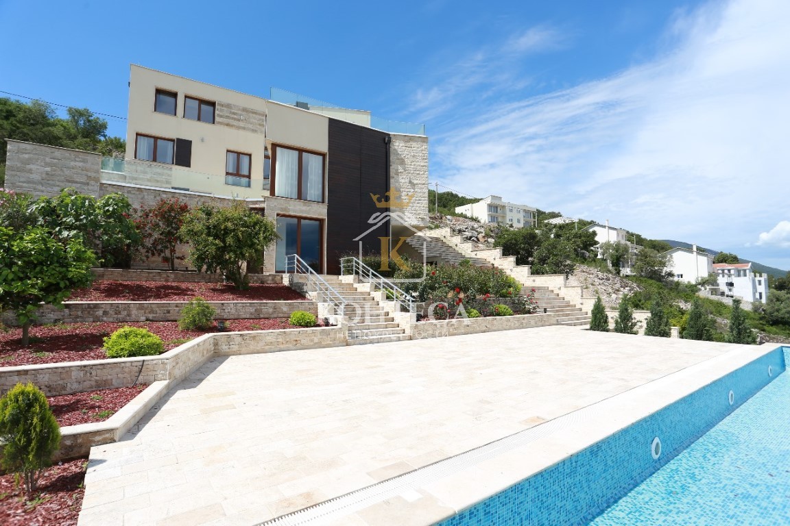 Villa on the first line of the sea on a plot of 2,228 m2 - Tivat