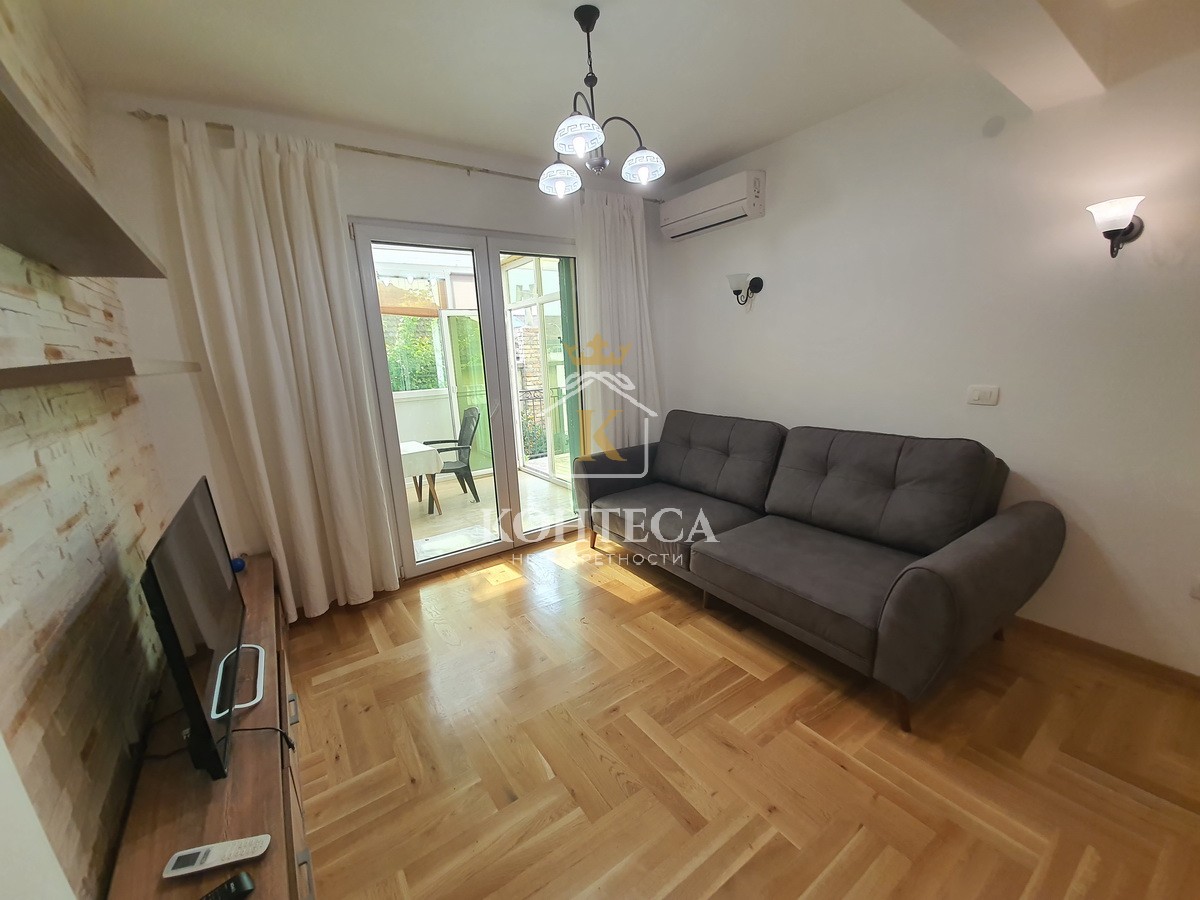 One bedroom furnished apartment with garage in Kalimanj, Tivat
