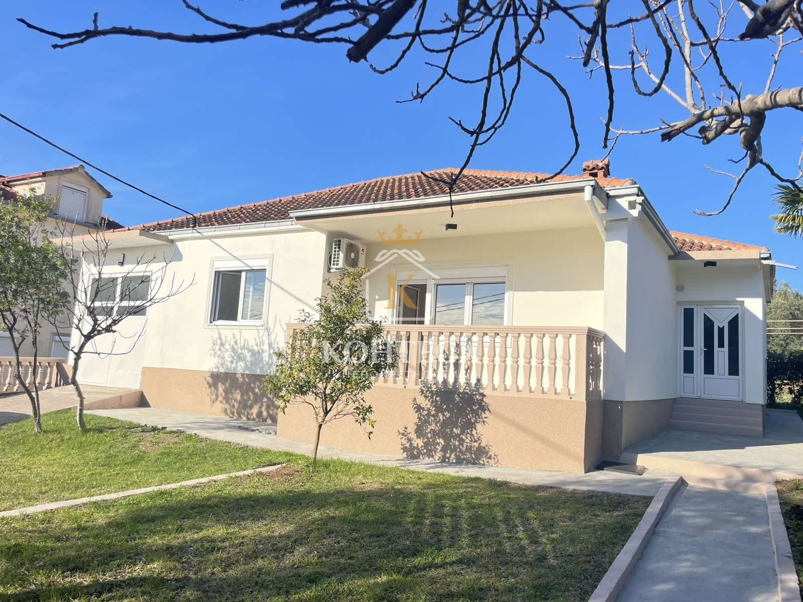 Renovirana kuća na odličnoj lokaciji, Dumidran-Tivat