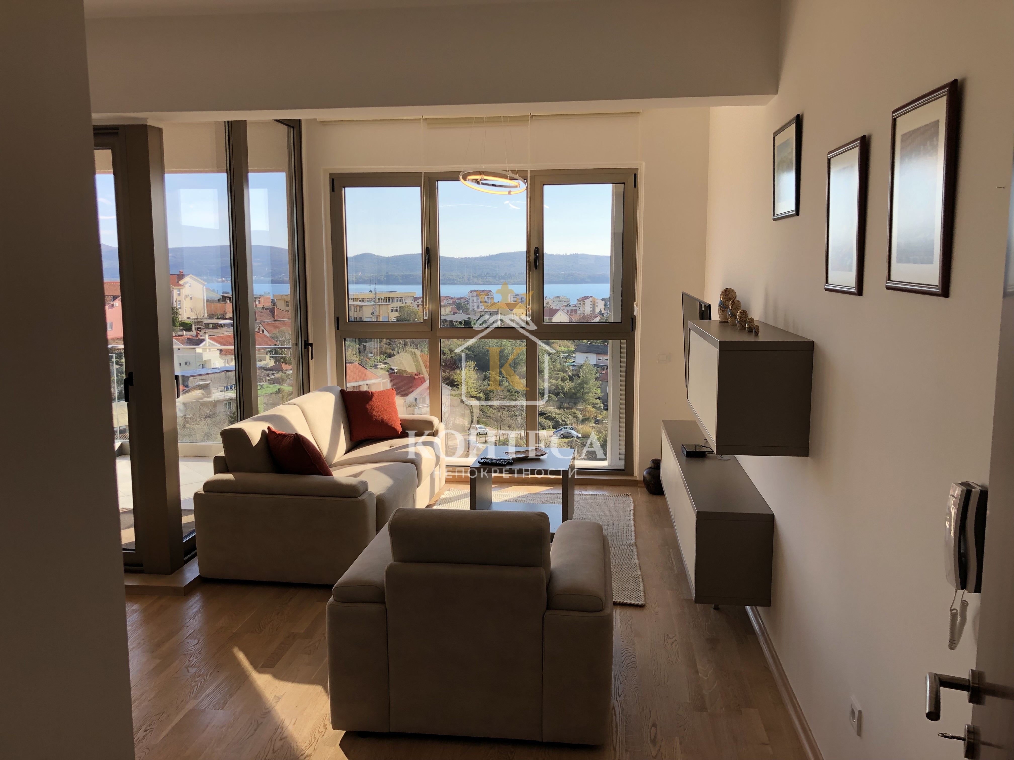 Two-bedroom apartment (72 m²) with a beautiful sea view in Mažina, Tivat.