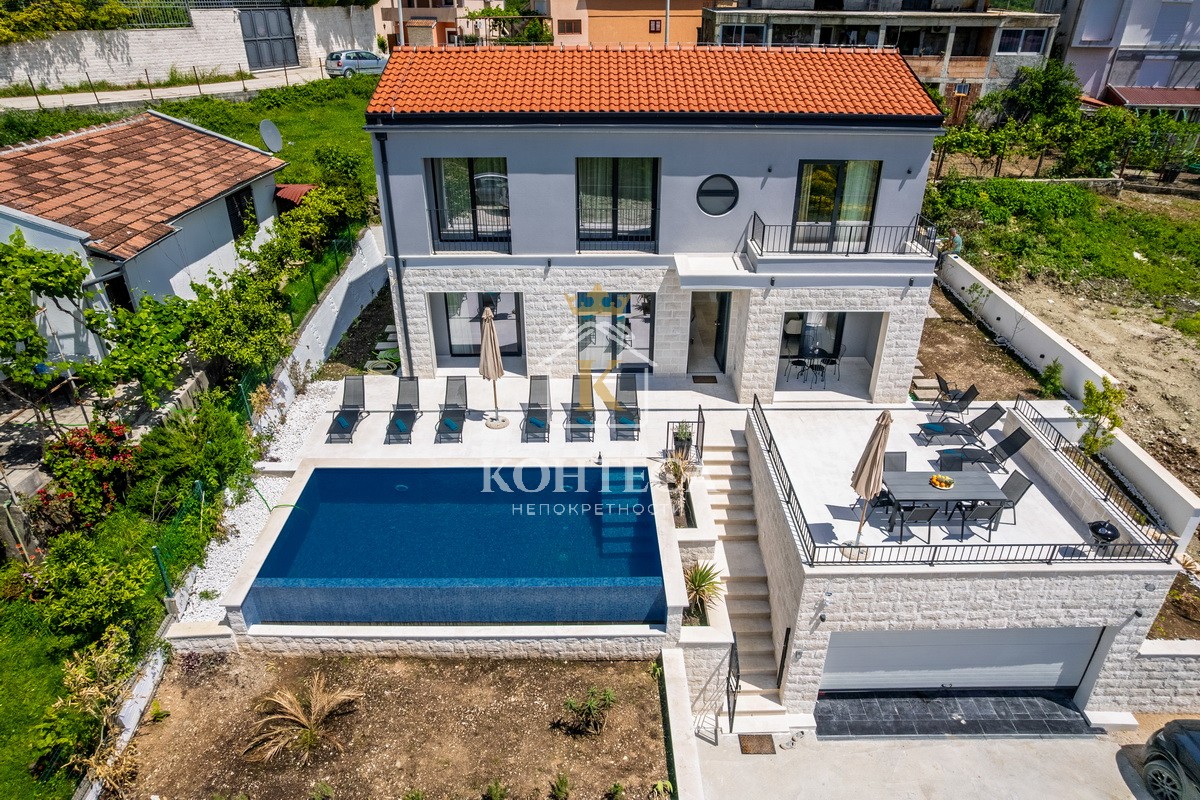 Вилла, Тиват