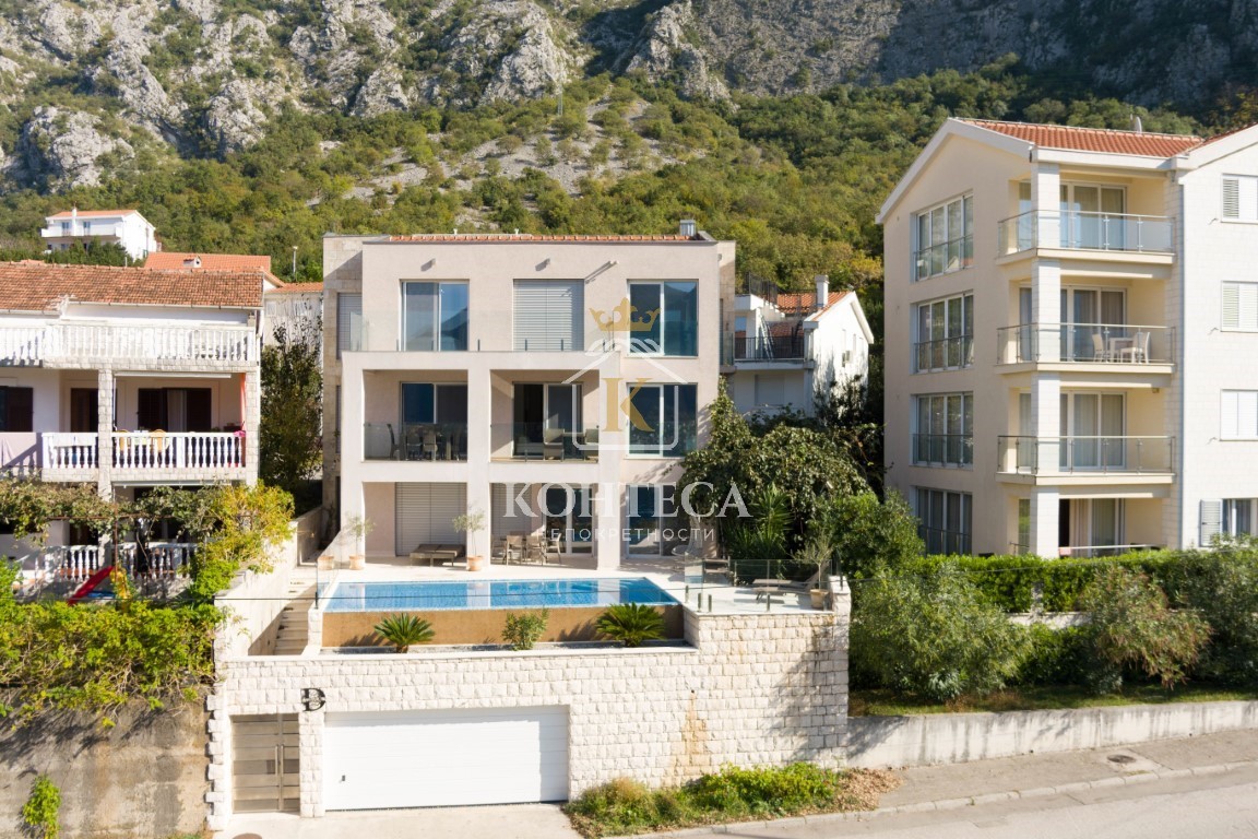 Luksuzna vila 300m2 u naselju Sveti Stasije, Kotor