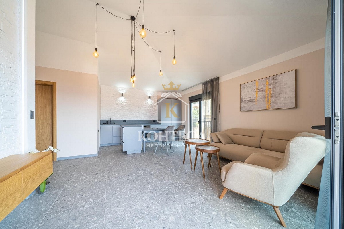 Dvosoban stan sa pogledom na more-Tivat