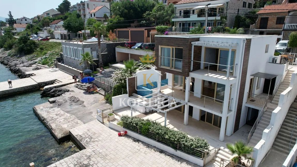 Luksuzna vila na prvoj liniji do mora-Krašići, Tivat