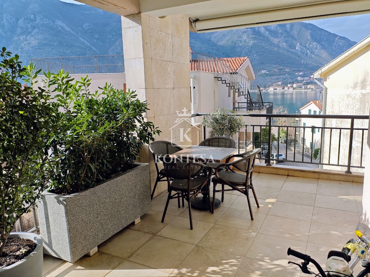 Trosoban stan na prodaju – Dobrota, Kotor 